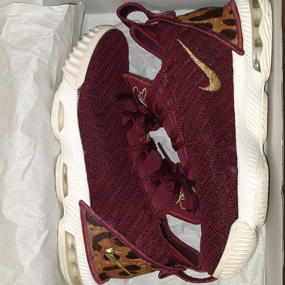 Lebron James XVI 16 King Maroon Sneakers - Picture 8 of 10